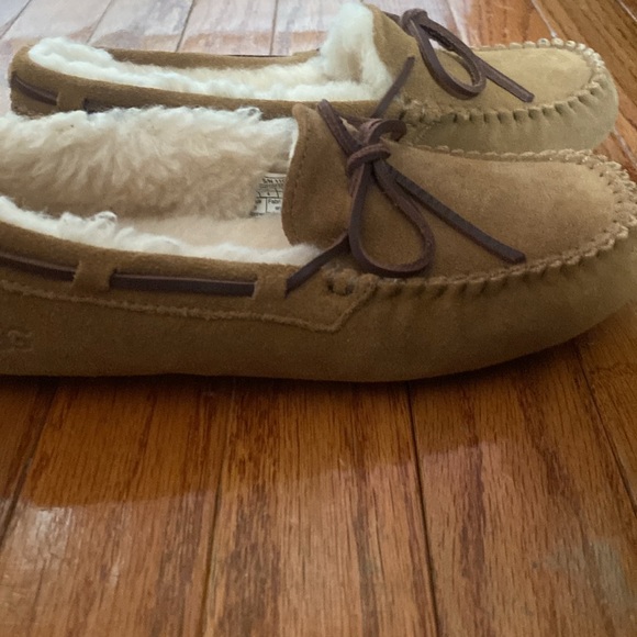 UGG SLIPPERS - Picture 2 of 2